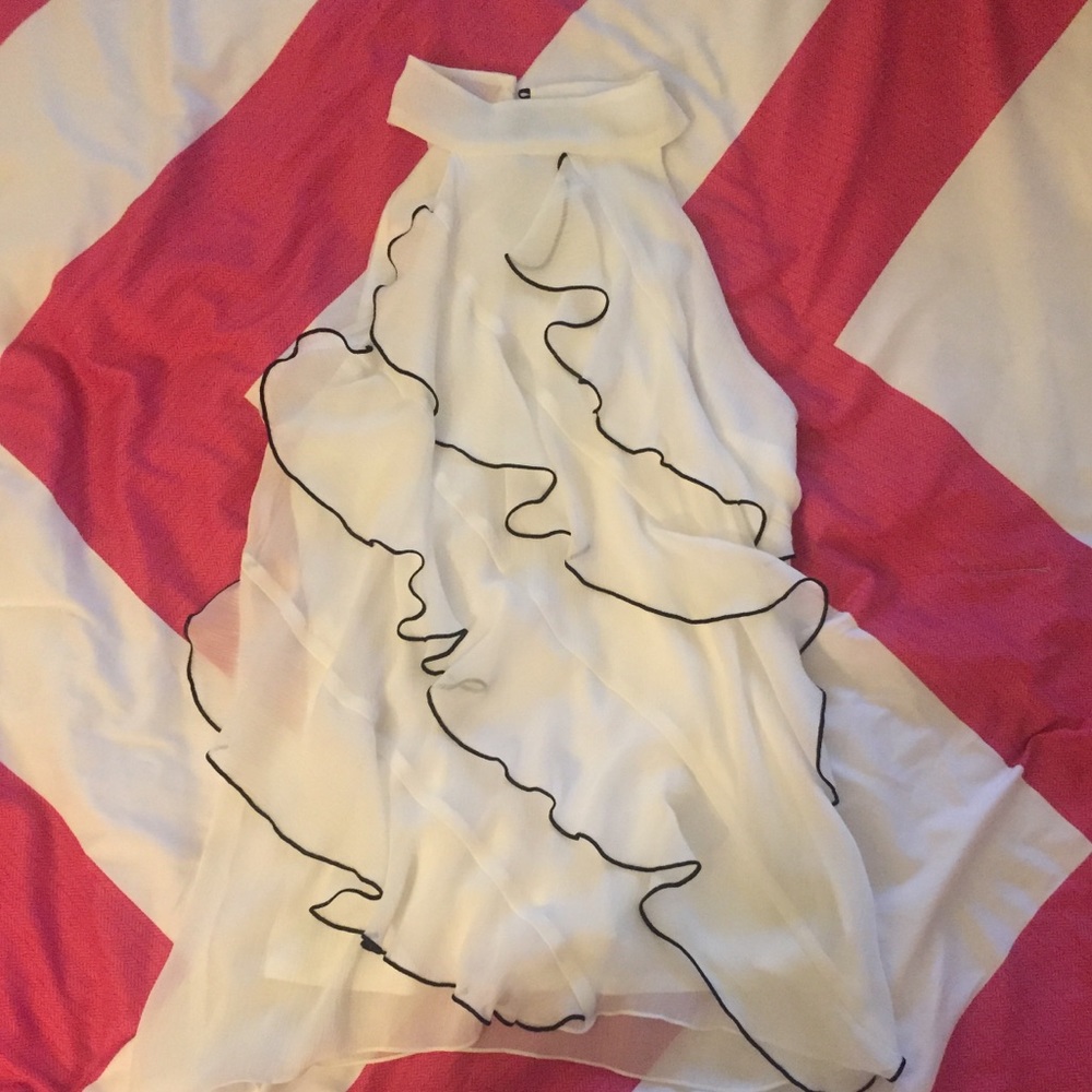 🌻2 items for $10! IZ Byer Tank Top Ruffle